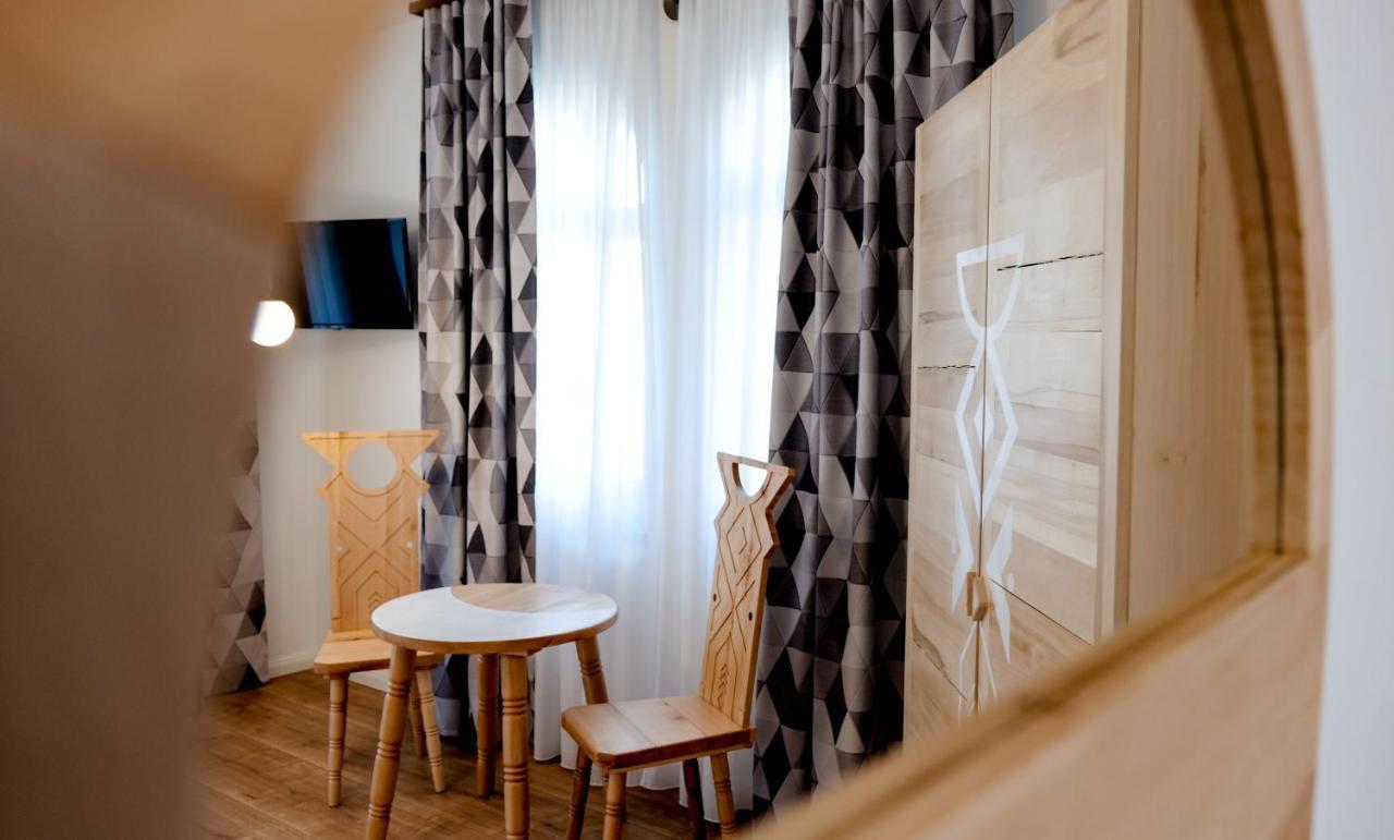 Conacul Olarilor Bed & Breakfast Baia de Fier Exterior photo